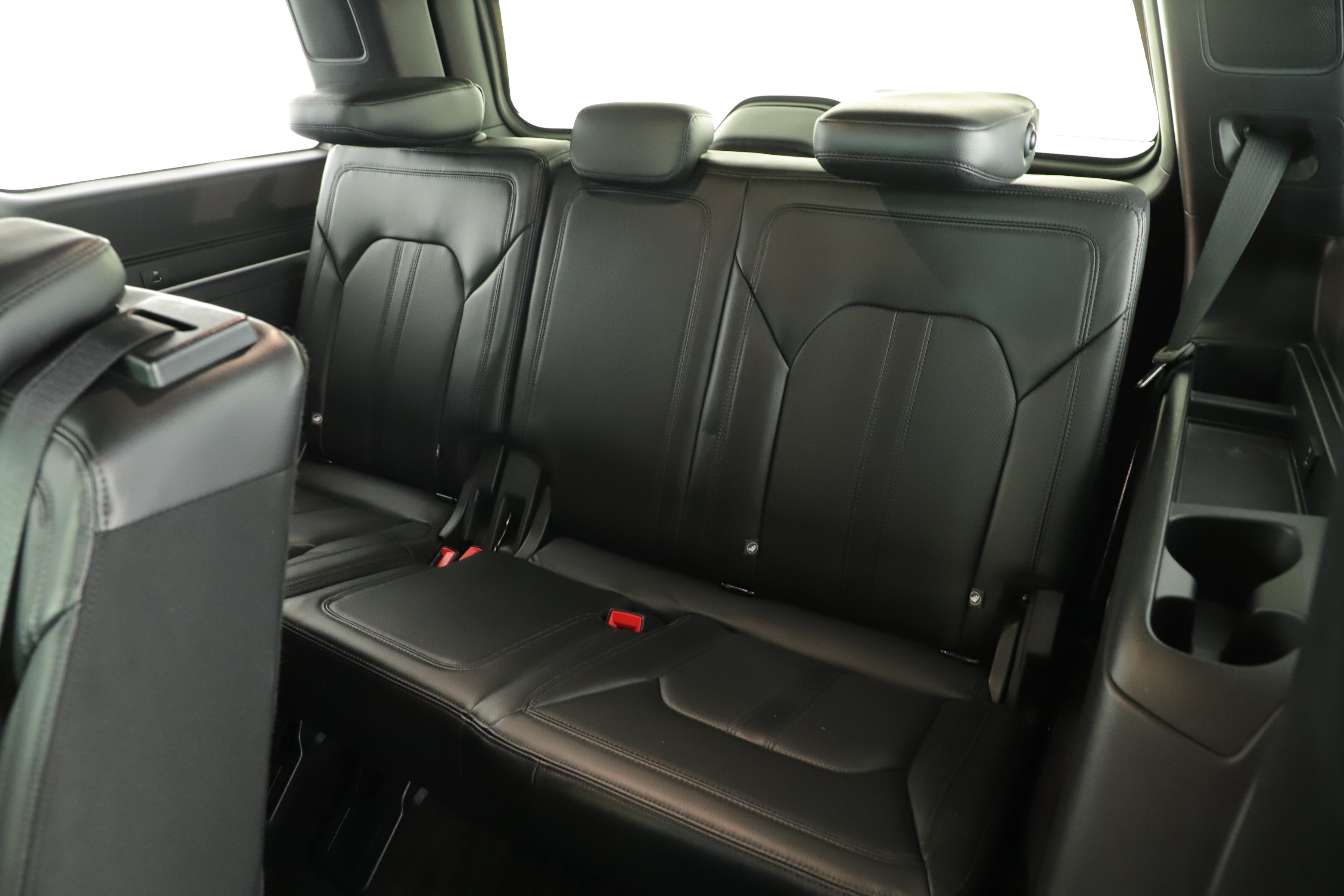 Used 2018 Ford Expedition Limited w/ Equipment Group 302A AWD/4WD image 21