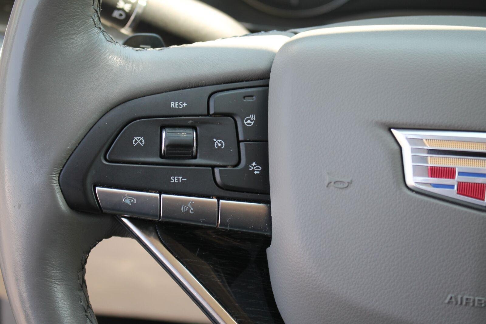 Used 2022 Cadillac XT6 Premium Luxury w/ Technology Package FWD image 17