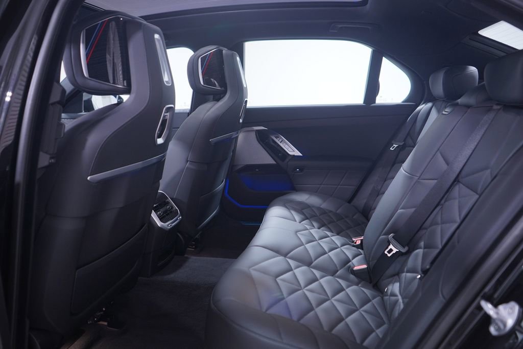 Used 2025 BMW 740i w/ Premium Package image 9