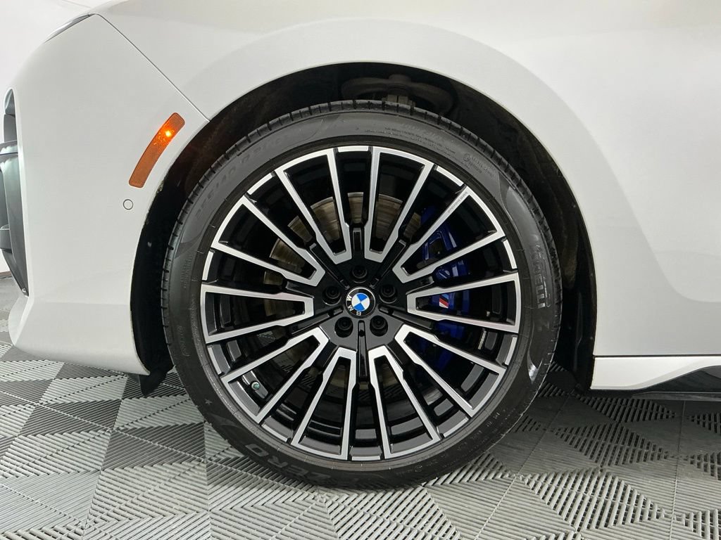 Certified 2025 BMW 760i xDrive w/ Luxury Rear Seating Package AWD/4WD image 32