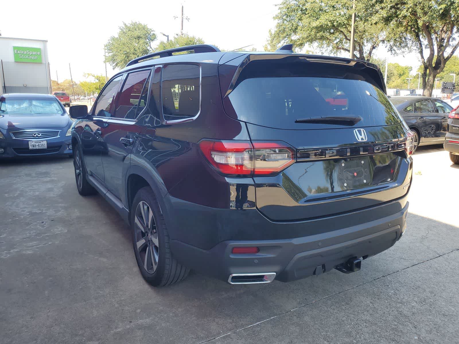 Used 2023 Honda Pilot Touring image 4