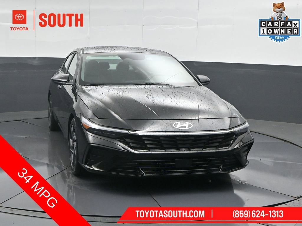 Used 2025 Hyundai Elantra SEL FWD image 5