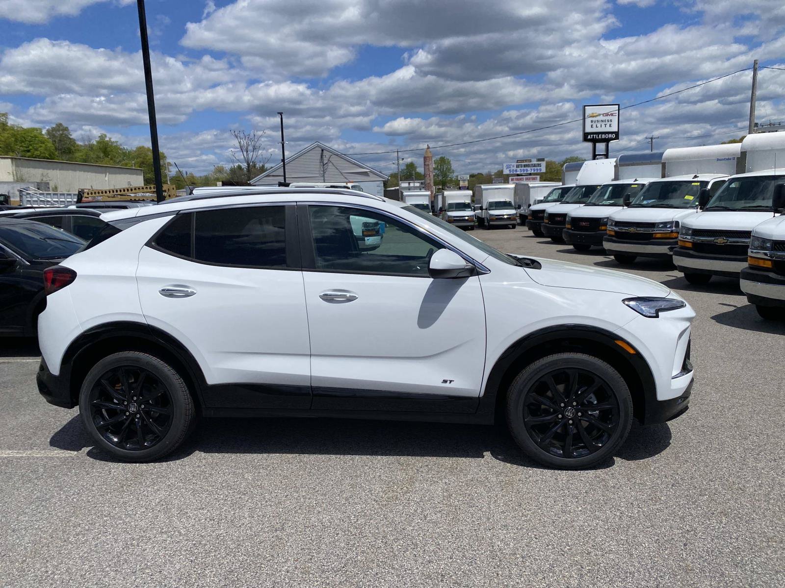 New 2026 Buick Encore GX Sport Touring w/ Comfort Package AWD/4WD image 2