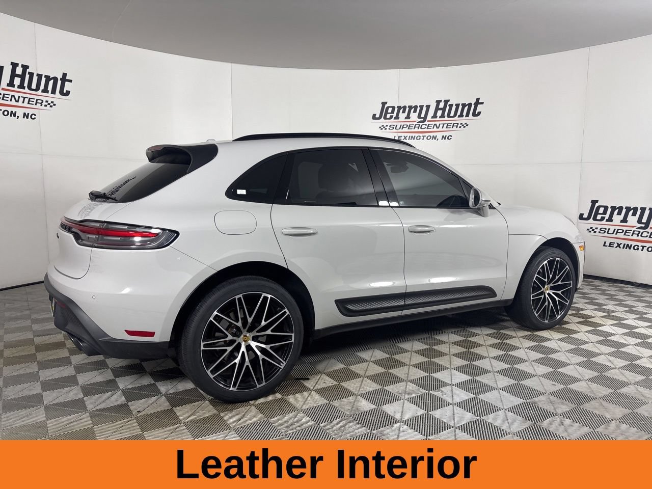 Used 2022 Porsche Macan AWD/4WD image 5