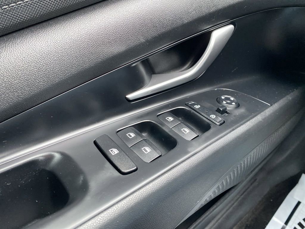 Certified 2021 Hyundai Elantra SE image 23