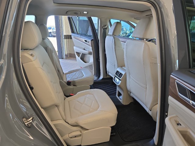 Used 2026 Volkswagen Atlas SE AWD/4WD image 11
