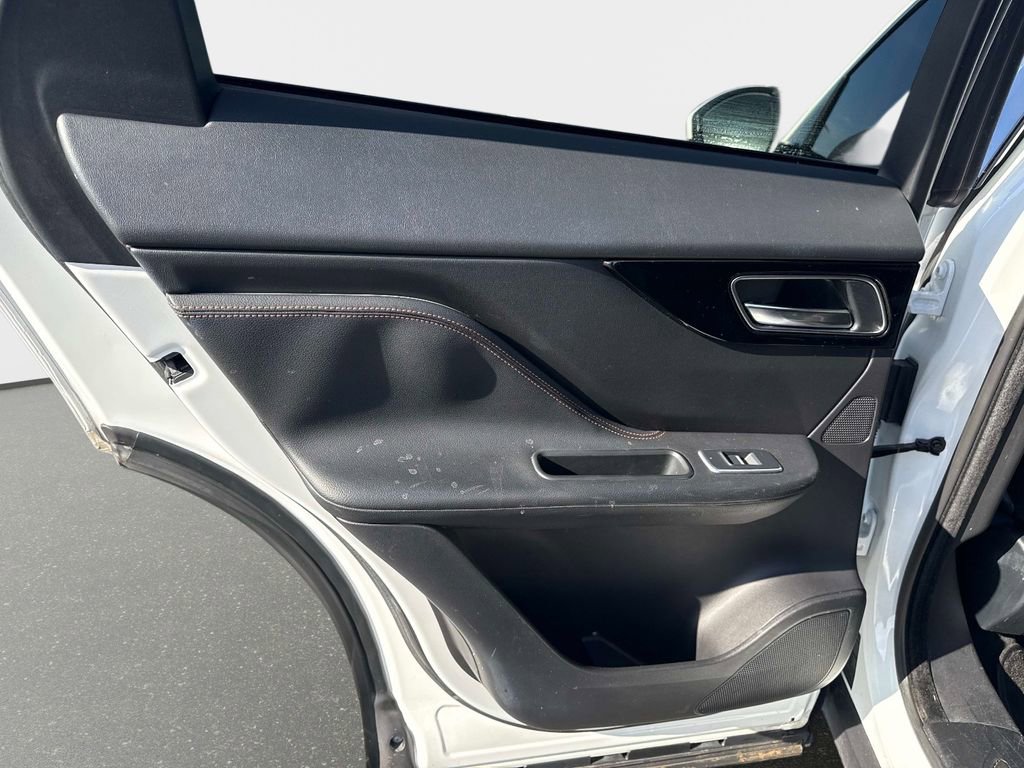 Used 2019 Jaguar F-PACE Prestige image 11