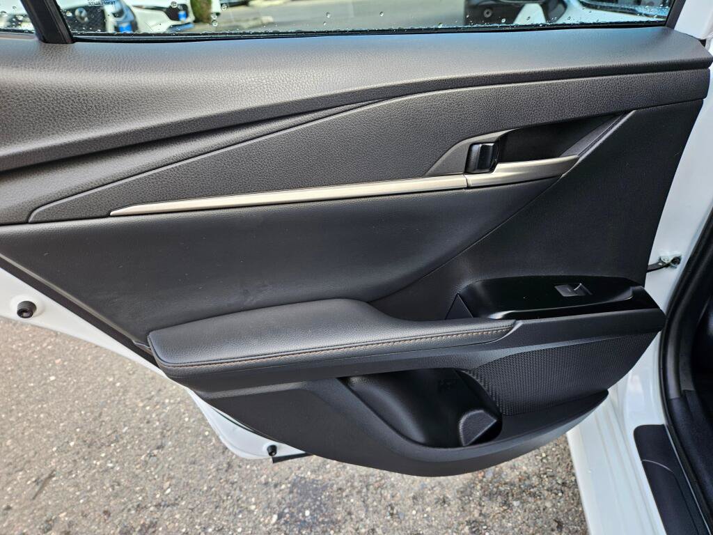 Used 2025 Toyota Camry XLE AWD/4WD image 13