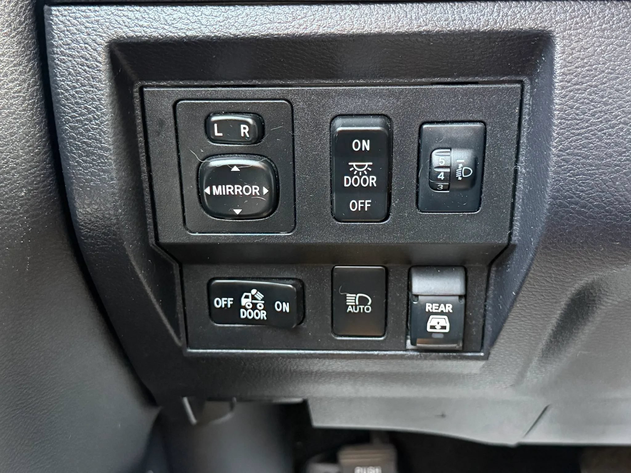 Used 2020 Toyota Tundra SR5 w/ SR5 Upgrade Package RWD image 29