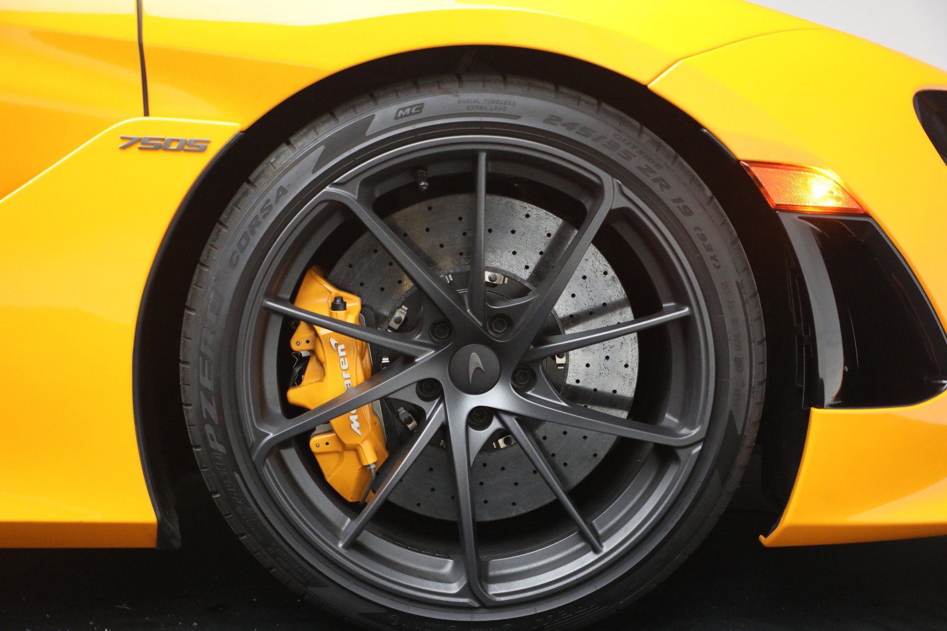 Used 2025 McLaren 750S Spider RWD image 45