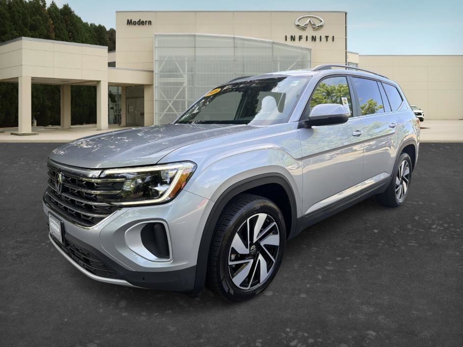 Used 2025 Volkswagen Atlas SE FWD image 1