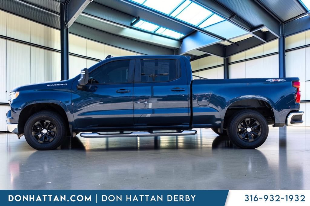 Used 2022 Chevrolet Silverado 1500 LT AWD/4WD image 3