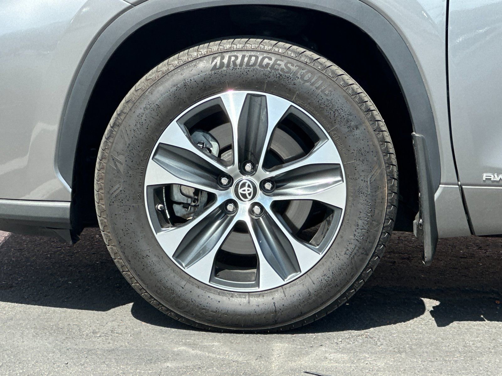 Used 2025 Toyota Highlander XLE AWD/4WD image 25