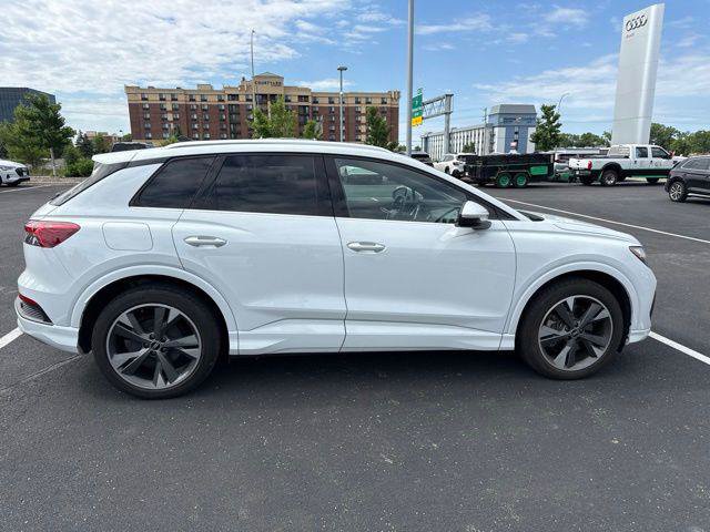 Used 2022 Audi Q4 e-tron Premium Plus w/ Premium Plus AWD/4WD image 7