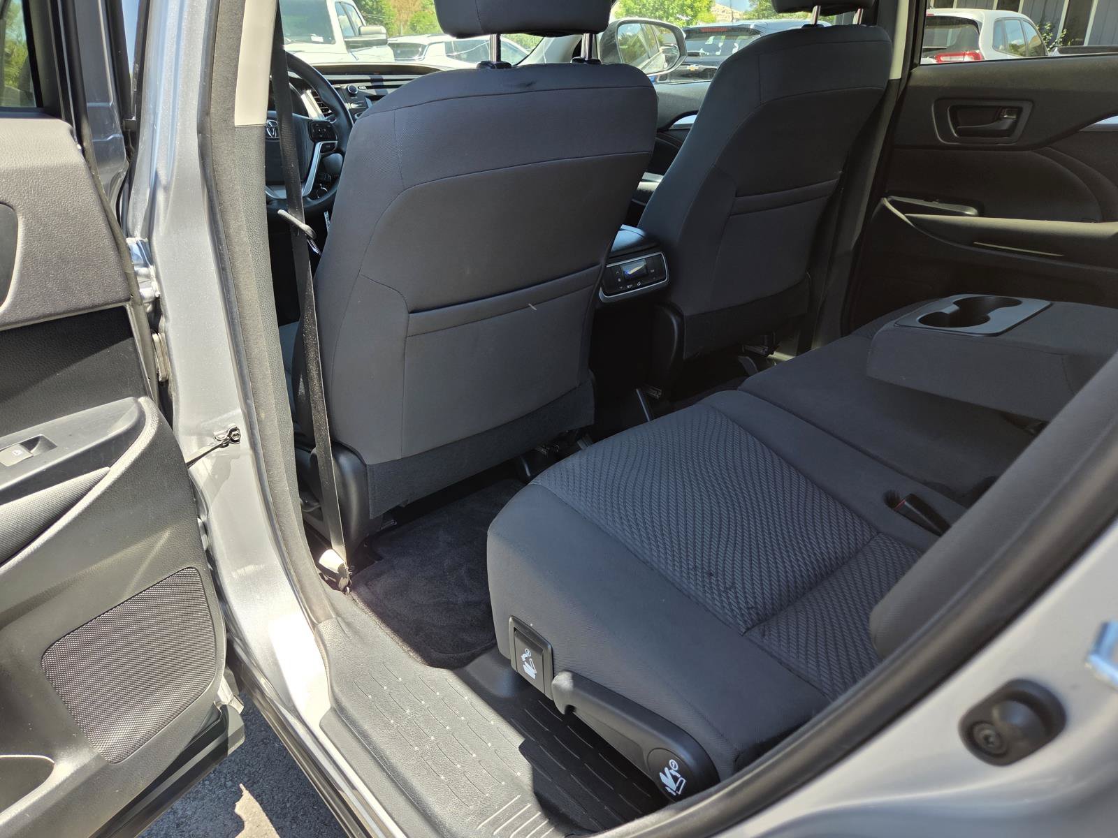 Used 2016 Toyota Highlander LE AWD/4WD image 15