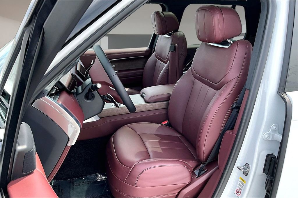 Used 2025 Land Rover Range Rover SE image 19