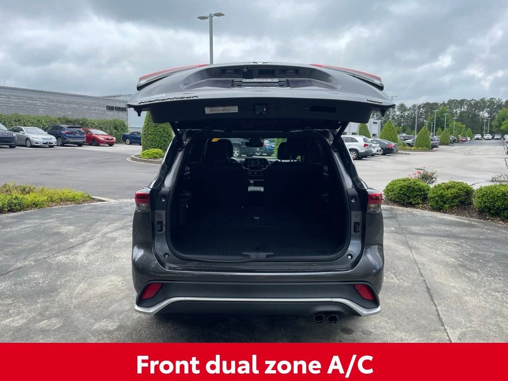Used 2022 Toyota Highlander XSE FWD image 18