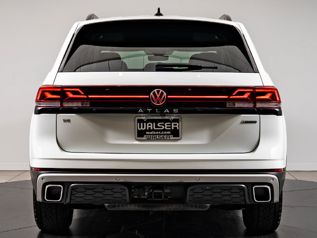 Used 2025 Volkswagen Atlas Peak Edition SE AWD/4WD image 7