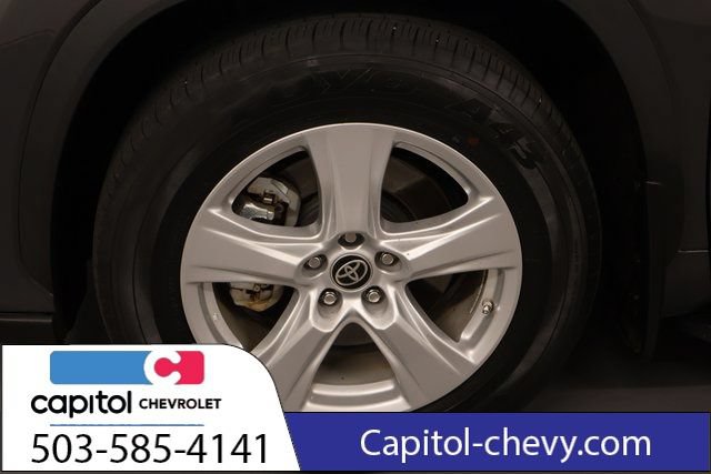 Used 2022 Toyota Highlander LE AWD/4WD image 8