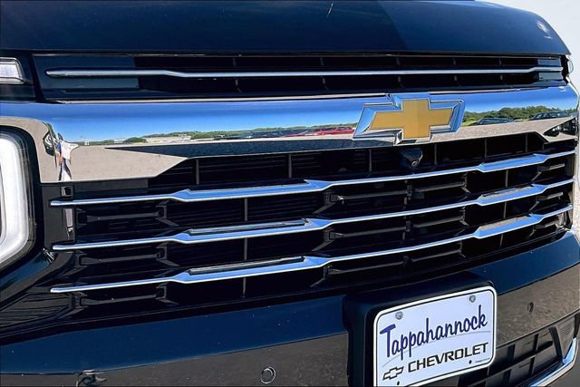 Used 2025 Chevrolet Suburban LT AWD/4WD image 32