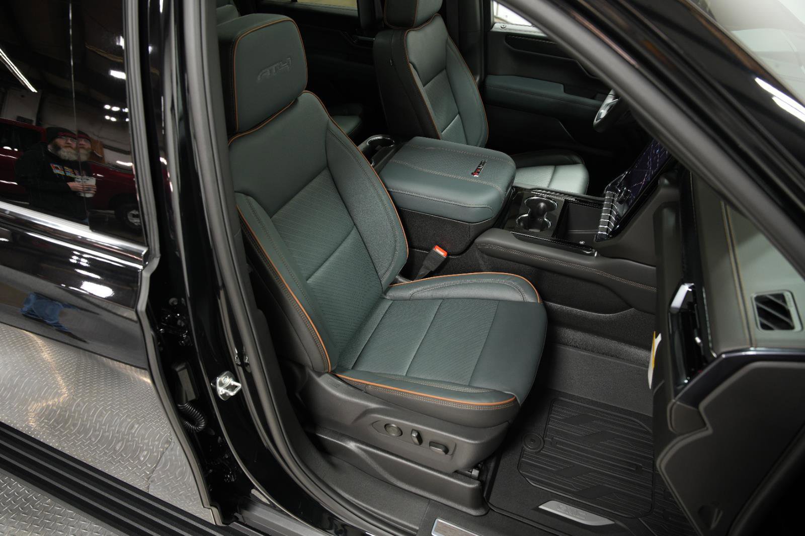 New 2026 GMC Yukon XL AT4 w/ AT4 Premium Plus Package AWD/4WD image 21