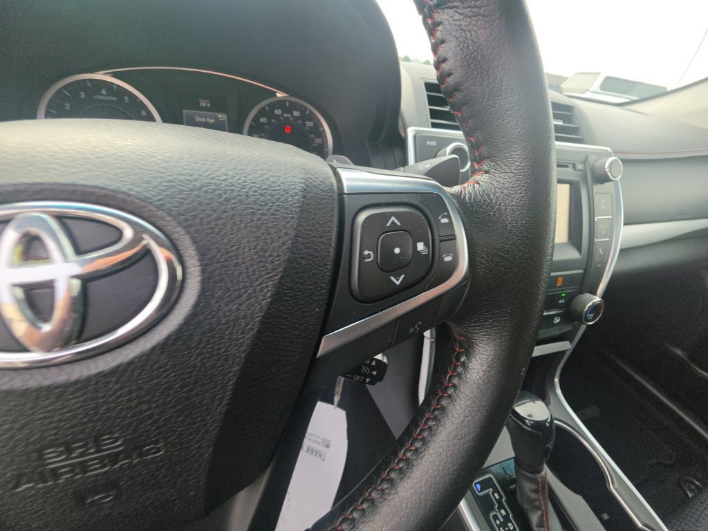 Used 2015 Toyota Camry SE w/ Moonroof Package FWD image 19