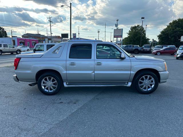 Used 2004 Cadillac Escalade EXT AWD/4WD image 3