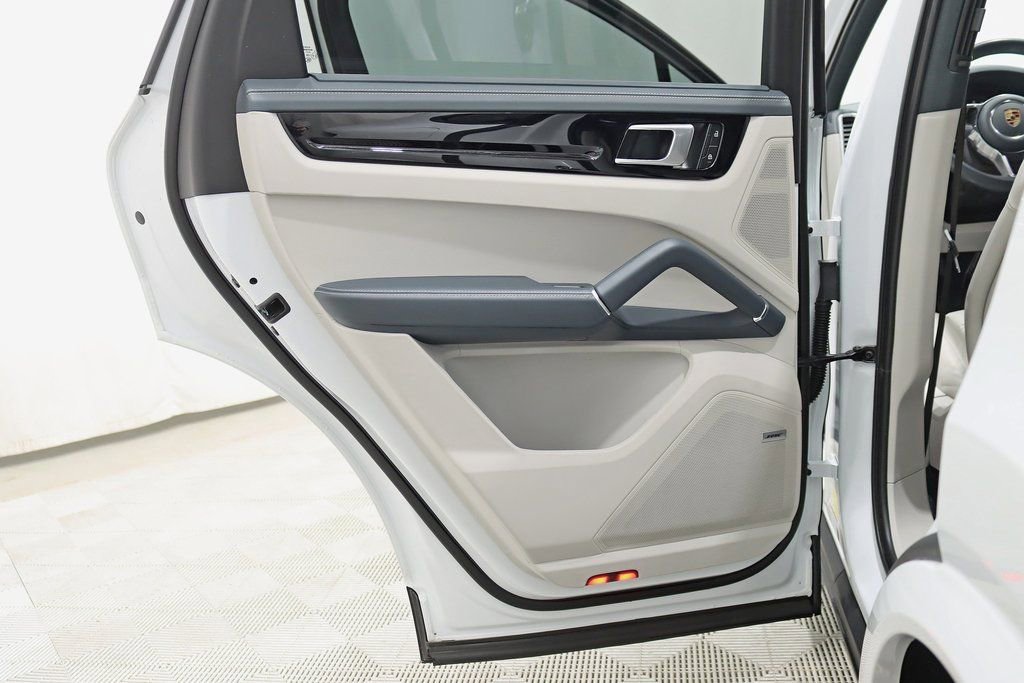 Used 2023 Porsche Cayenne image 39