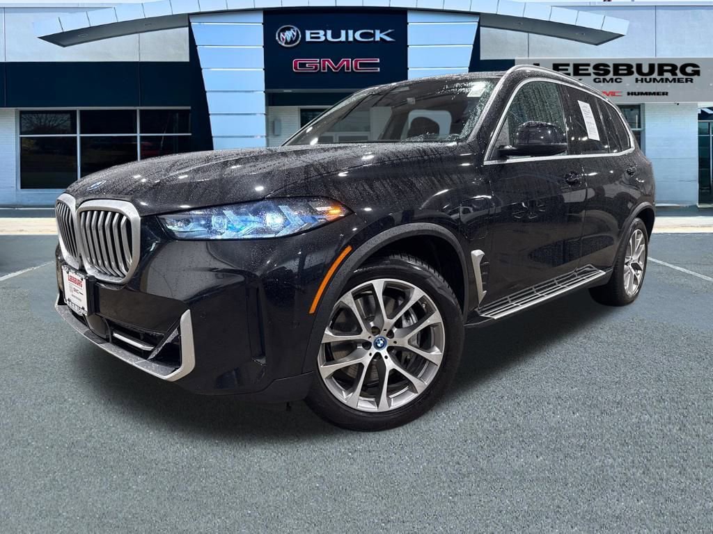 Used 2025 BMW X5 xDrive50e image 3