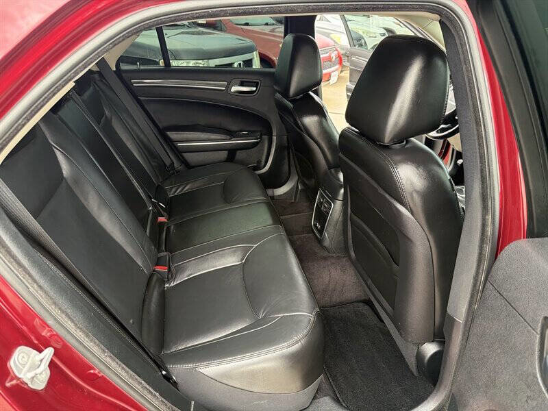 Used 2018 Chrysler 300 Touring L AWD/4WD image 18