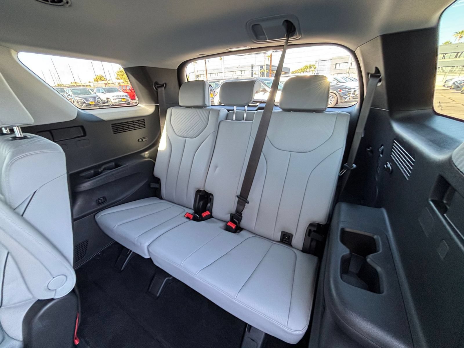 Used 2025 Hyundai Palisade SEL FWD image 31