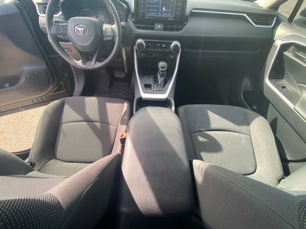 Used 2021 Toyota RAV4 LE image 6
