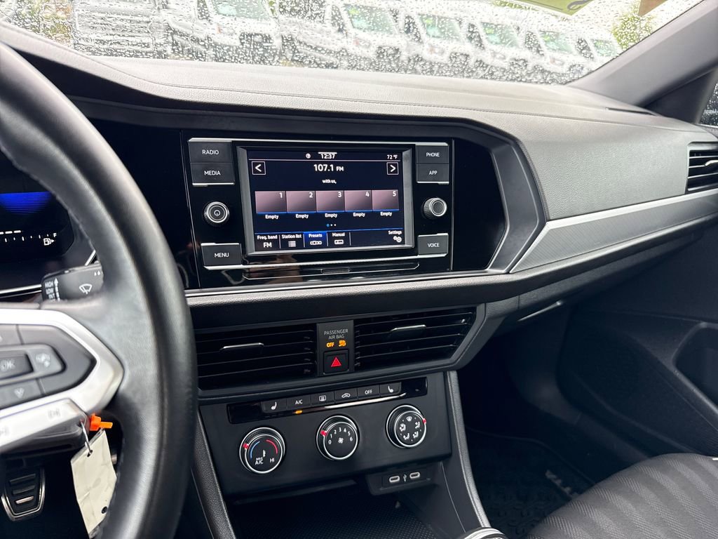 Used 2024 Volkswagen Jetta Sport image 18