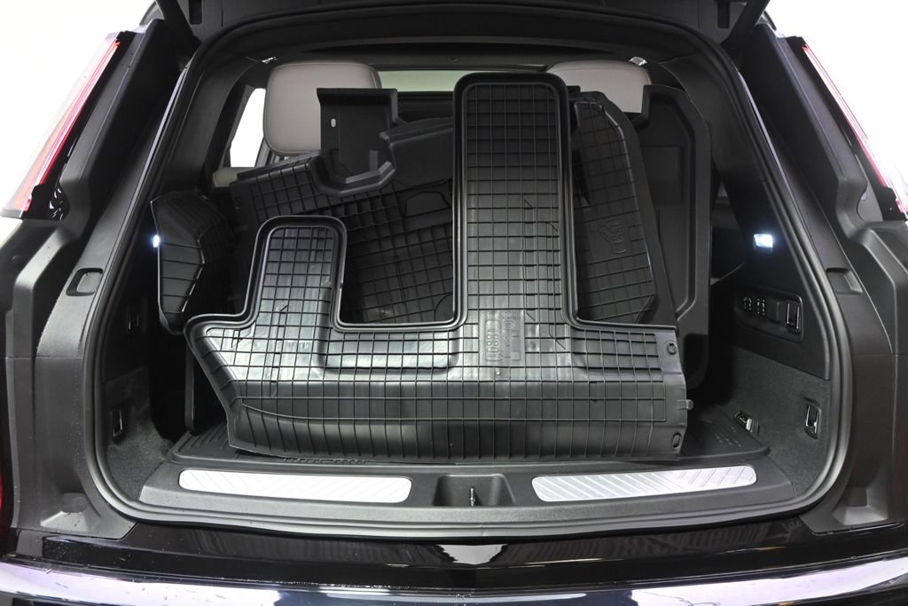 New 2027 Cadillac Vistiq Sport w/ LPO, Floor Liner Package AWD/4WD image 19