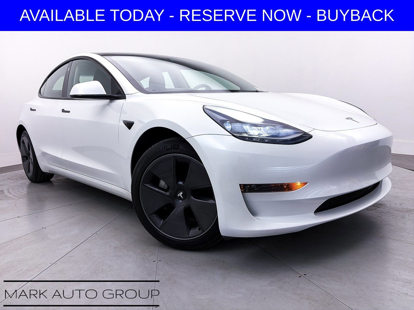 Used 2023 Tesla Model 3 Standard Range image 1