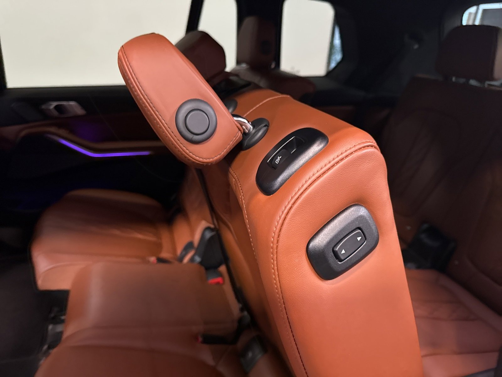 Used 2023 BMW X7 xDrive40i w/ M Sport Package image 19