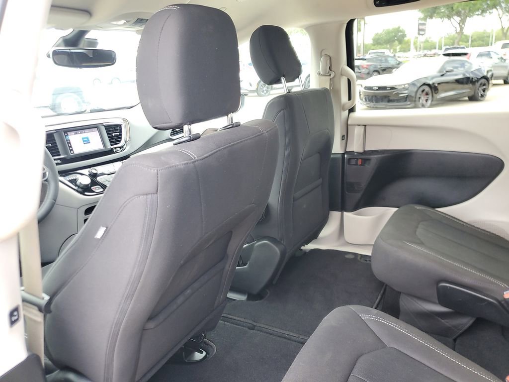 Used 2024 Chrysler Voyager LX image 11