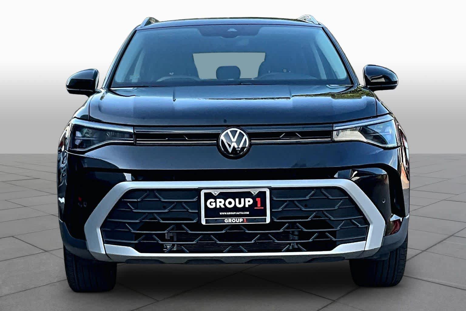 Used 2025 Volkswagen Taos SE AWD/4WD image 4