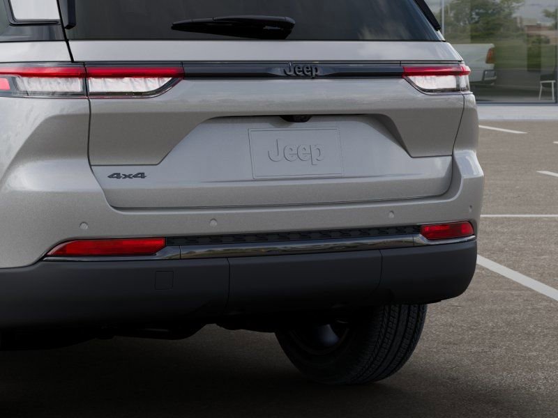 New 2025 Jeep Grand Cherokee Laredo image 13