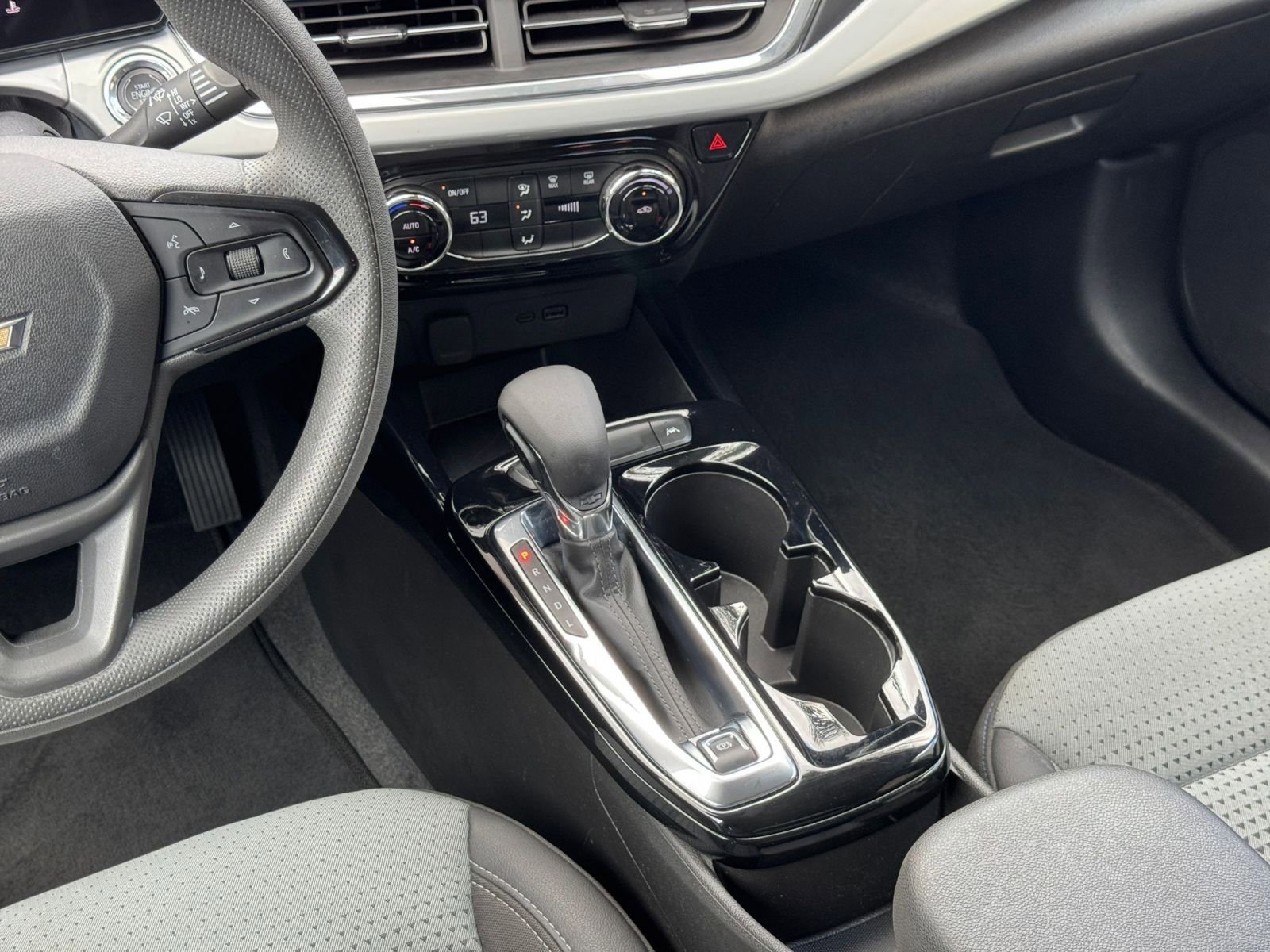 Used 2025 Chevrolet Trax LT FWD image 41