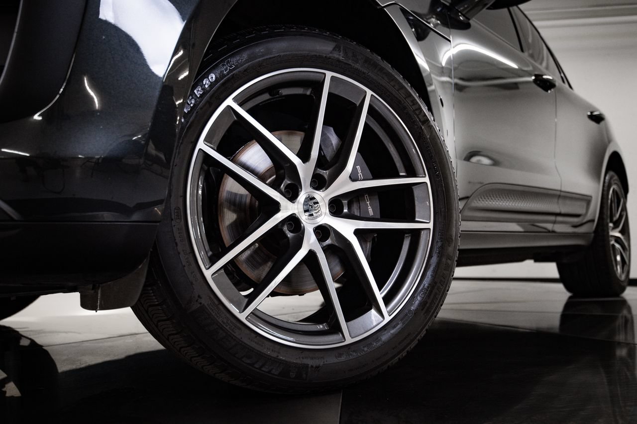 Certified 2024 Porsche Macan AWD/4WD image 12