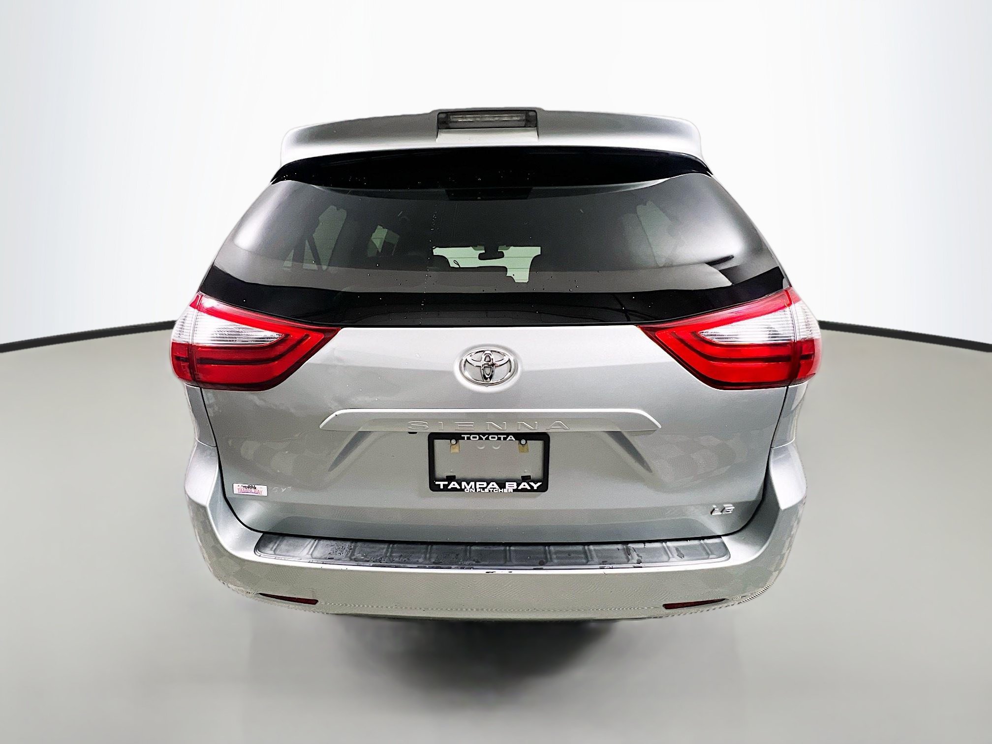 Used 2020 Toyota Sienna LE w/ LE Preferred Package FWD image 6