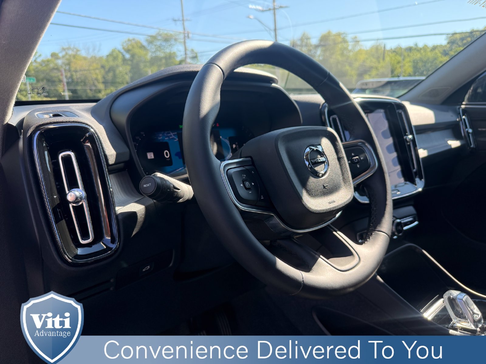 Certified 2024 Volvo XC40 B5 Plus w/ Protection Package Premier AWD/4WD image 17