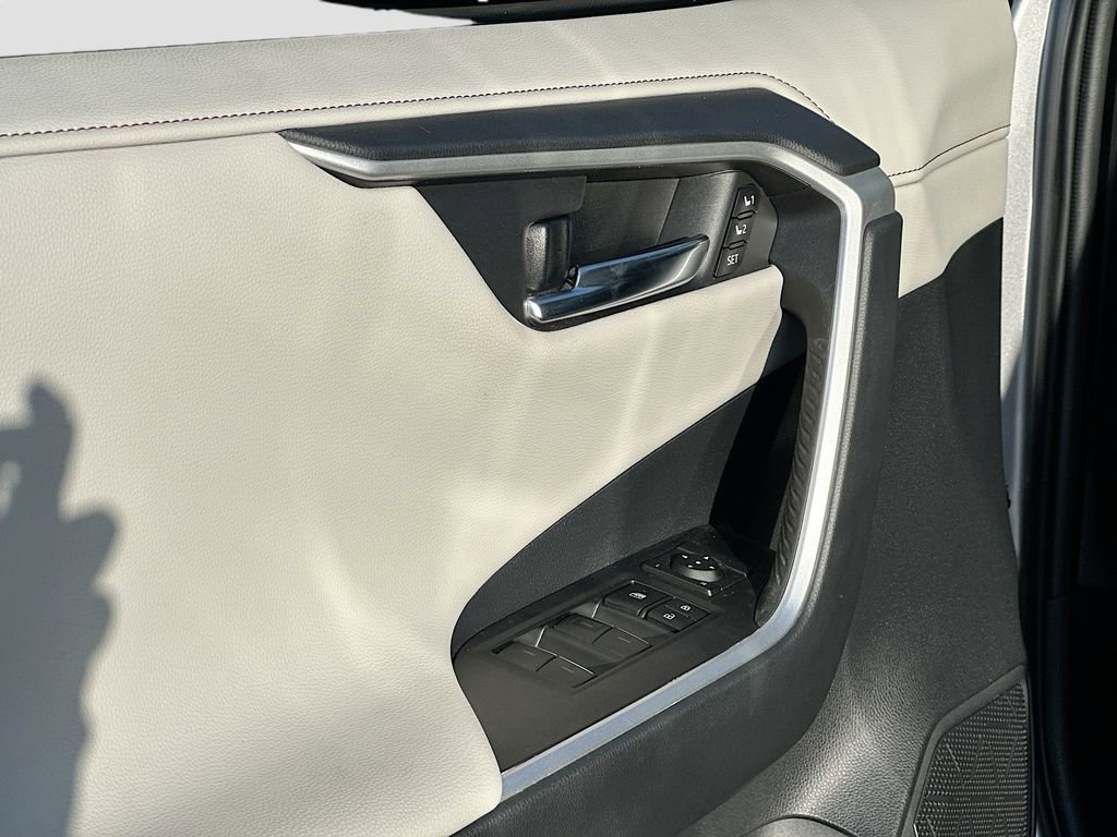 Used 2024 Toyota RAV4 Limited w/ Advanced Technology Package image 17