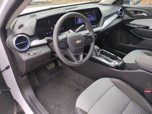Used 2025 Chevrolet Trax LT FWD image 10