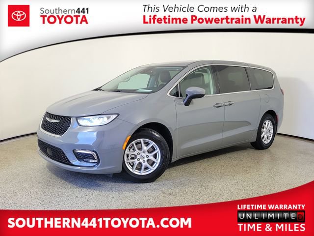 Used 2023 Chrysler Pacifica Touring-L FWD image 1