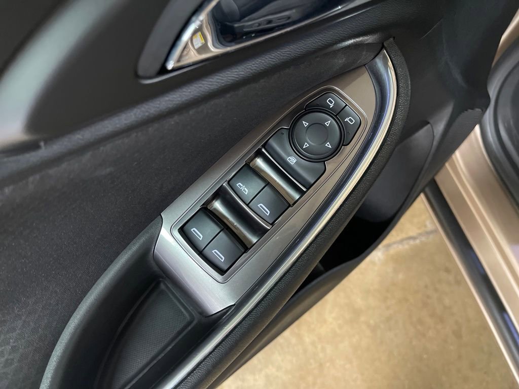 Used 2018 Chevrolet Malibu LT image 12