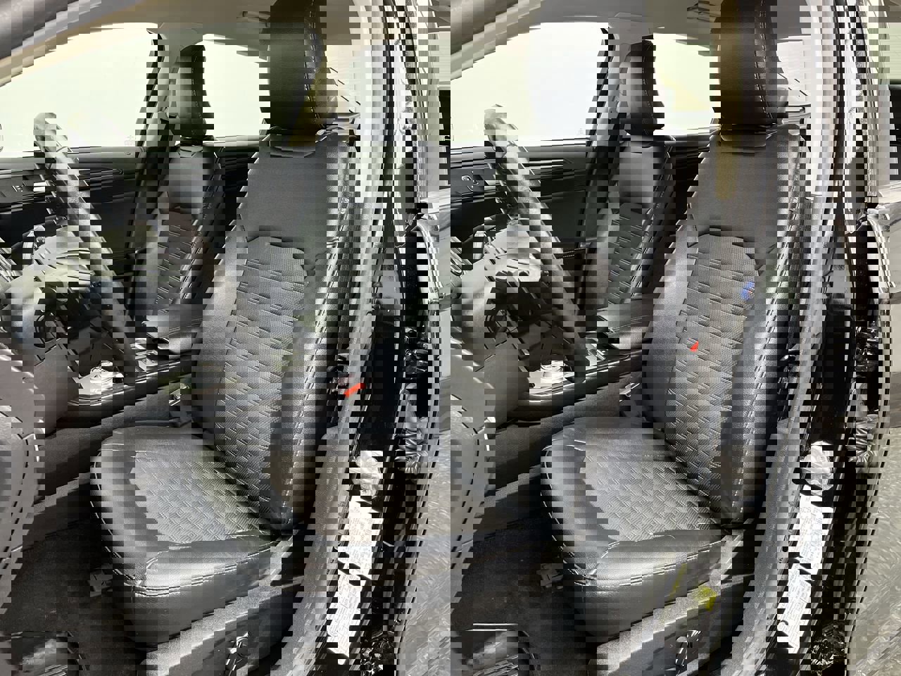 Used 2018 Ford Fusion SE w/ Equipment Group 201A FWD image 9