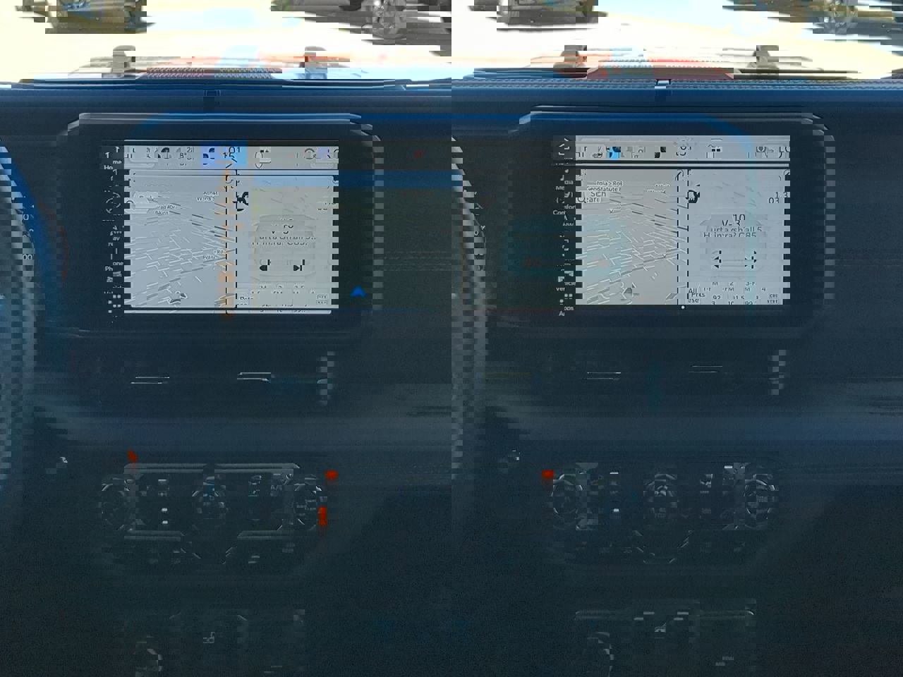 Used 2024 Jeep Gladiator Mojave w/ Technology Group image 16