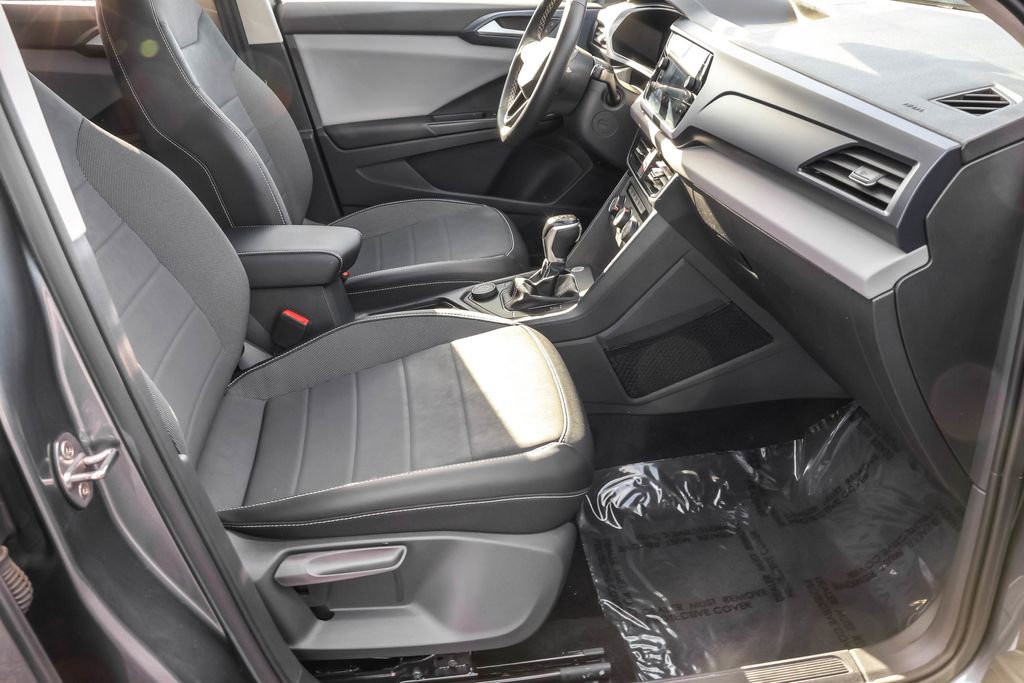 Certified 2022 Volkswagen Taos SE image 36